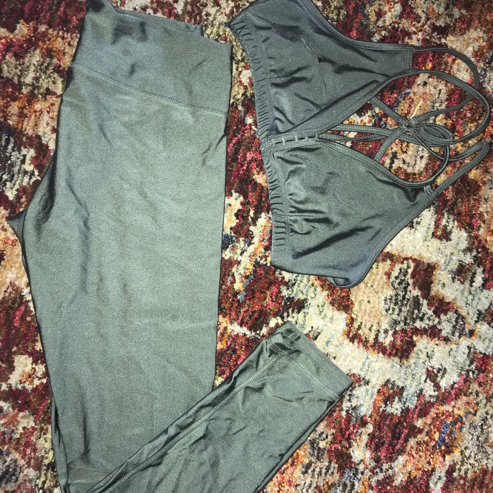 Sports Bra and Leggings Metallic sage
